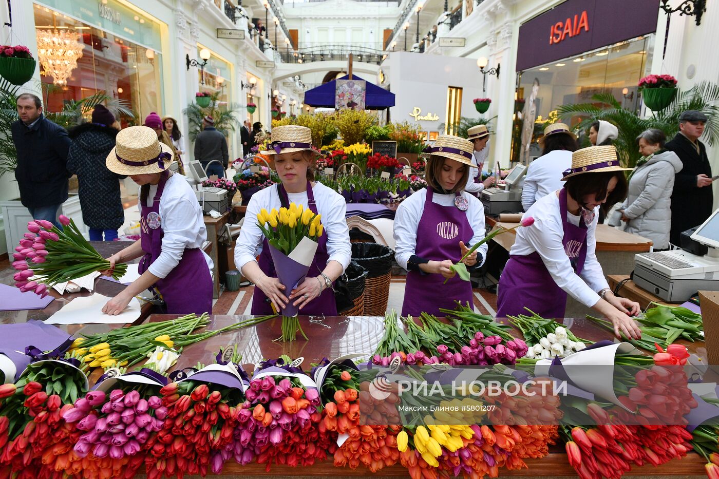 Цветочный базар в Петровском пассаже