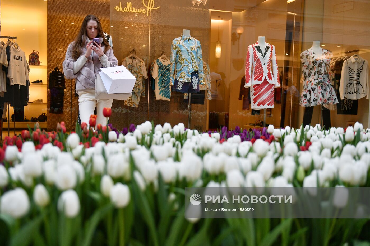 Цветочный базар в Петровском пассаже