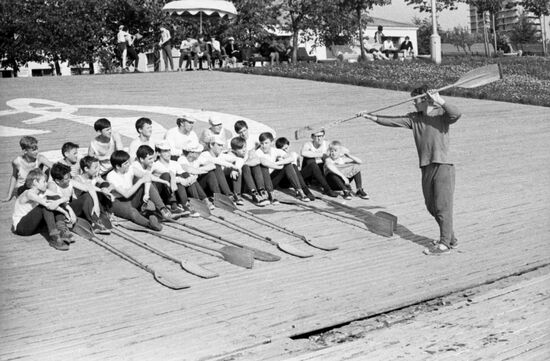 Тренировка детской секции гребного спорта