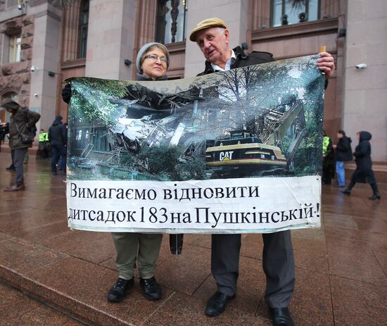 Акция против незаконной застройки Киева