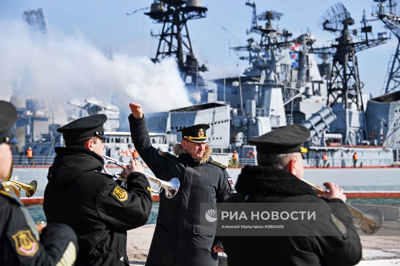 Фрегат "Адмирал Макаров" прибыл в порт Севастополя