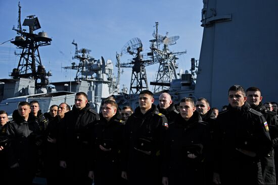 Фрегат "Адмирал Макаров" прибыл в порт Севастополя