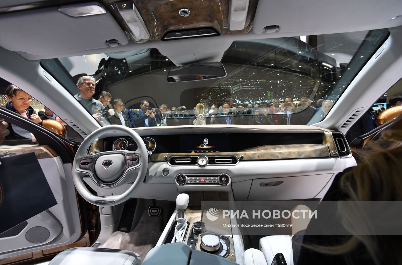 Премьера автомобиля Aurus на Женевском автосалоне