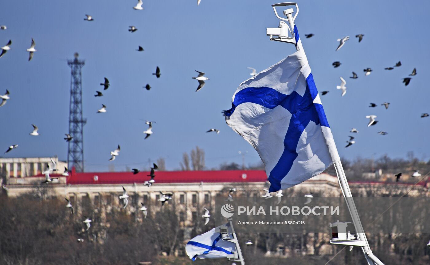 Фрегат "Адмирал Макаров" прибыл в порт Севастополя