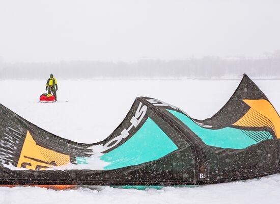 Соревнования по сноукайтингу в Карелии