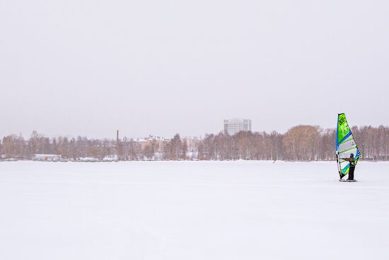 Соревнования по сноукайтингу в Карелии