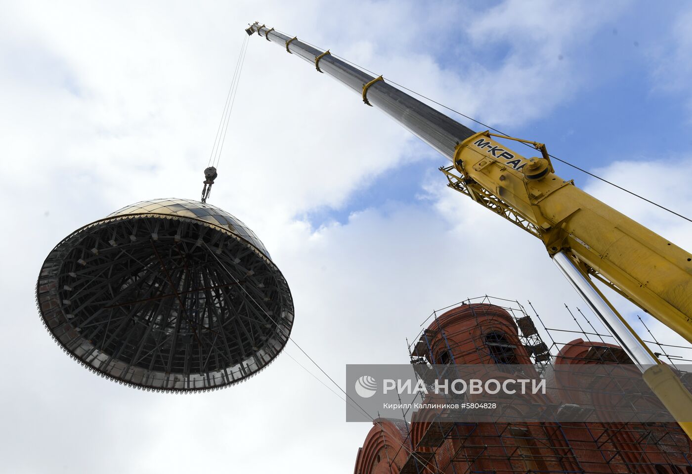 Установка купола на главный храм Росгвардии