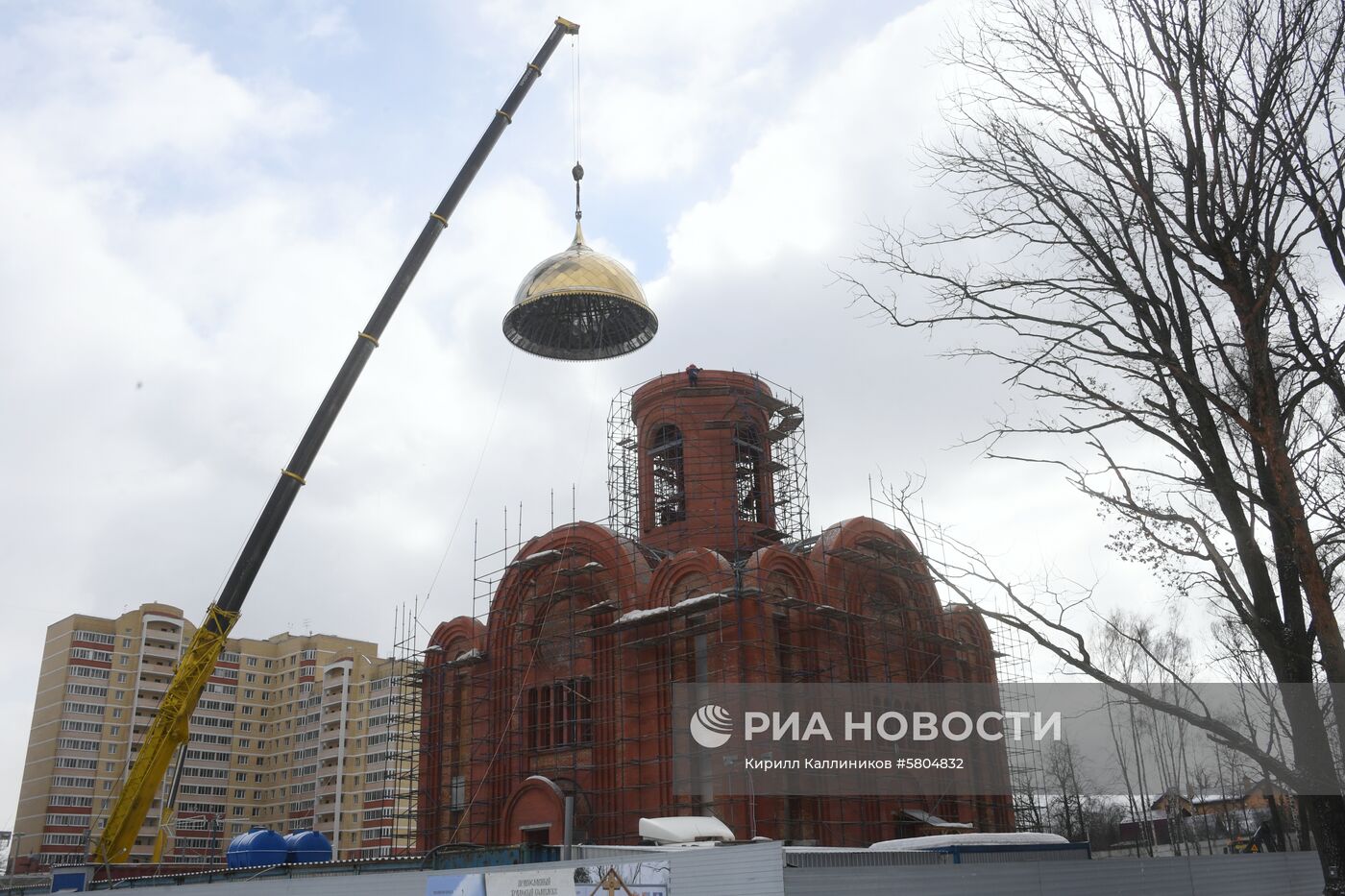 Установка купола на главный храм Росгвардии