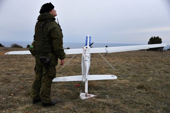 Женский боевой расчёт по управлению беспилотными летательными аппаратами