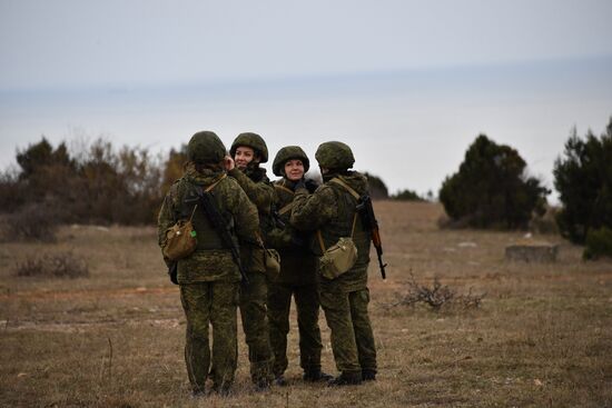 Женский боевой расчёт по управлению беспилотными летательными аппаратами