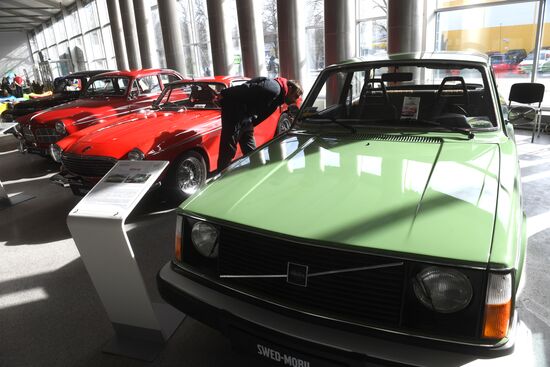 Выставка ретро-автомобилей "Олдтаймер-Галерея"