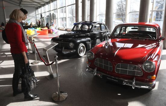 Выставка ретро-автомобилей "Олдтаймер-Галерея"