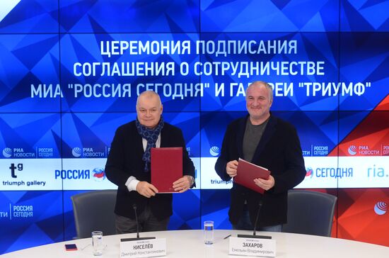 Подписание соглашения о сотрудничестве между МИА "Россия сегодня" и Московской галереей "Триумф"
