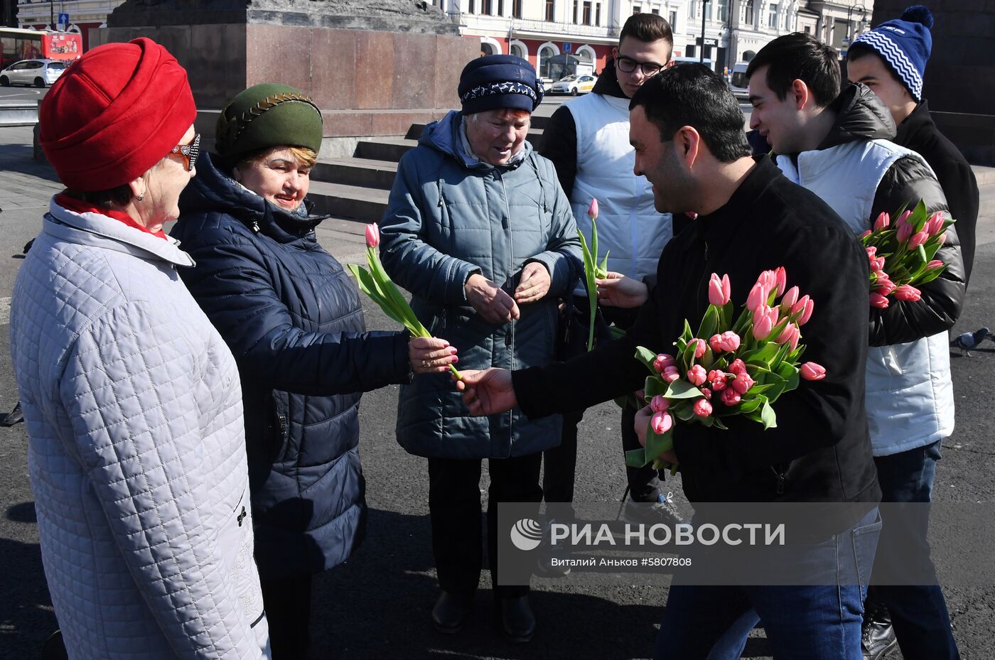 Поздравления женщин с 8 Марта 