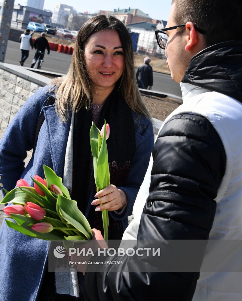 Поздравления женщин с 8 Марта 