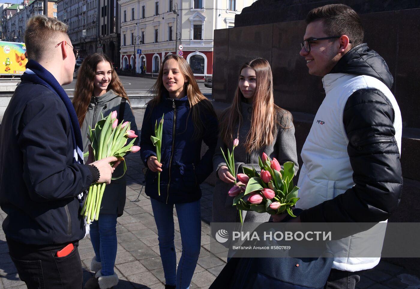 Поздравления женщин с 8 Марта 