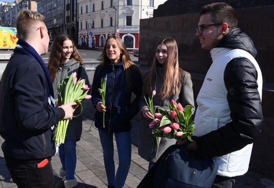 Поздравления женщин с 8 Марта 