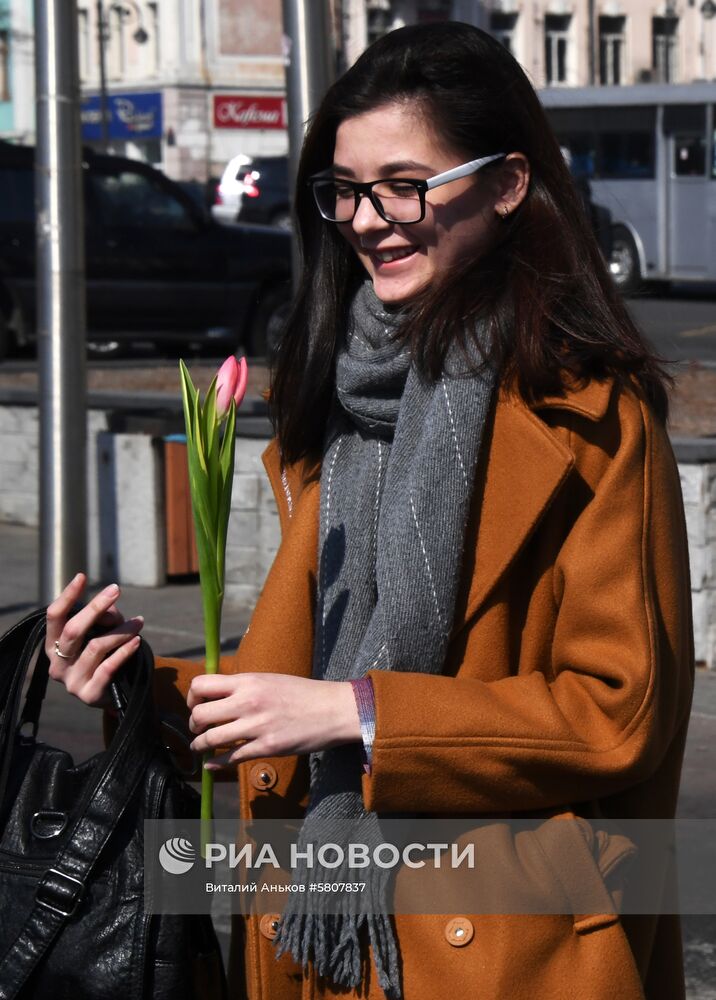 Поздравления женщин с 8 Марта 