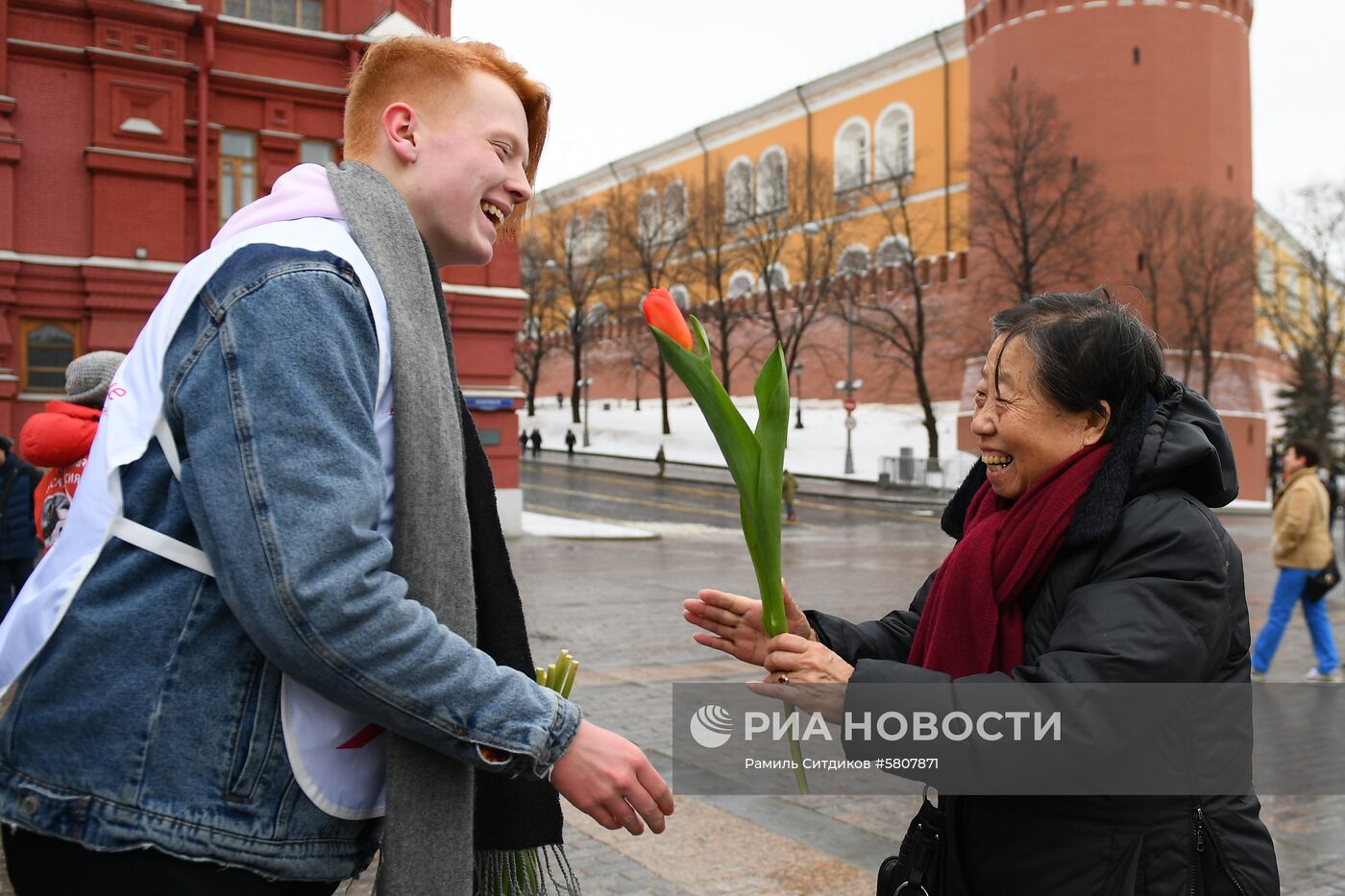 Поздравления женщин с Международным женским днем