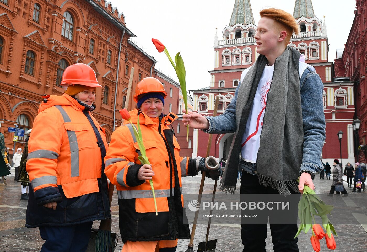 Поздравления женщин с Международным женским днем