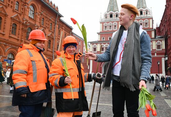 Поздравления женщин с Международным женским днем