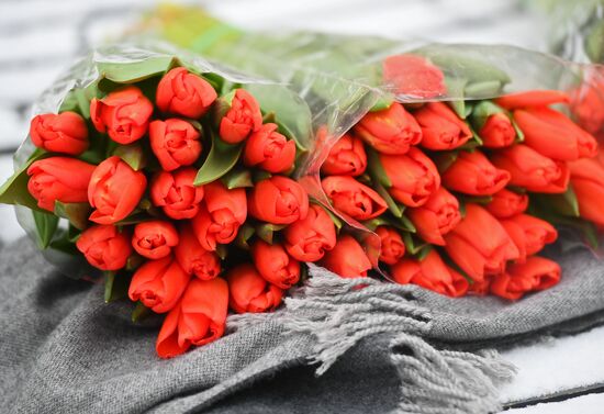 Поздравления женщин с Международным женским днем