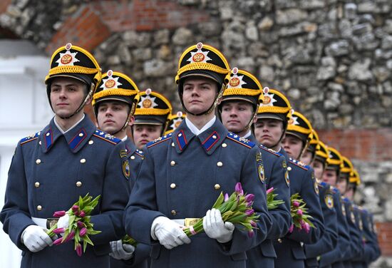 Поздравления женщин с Международным женским днем