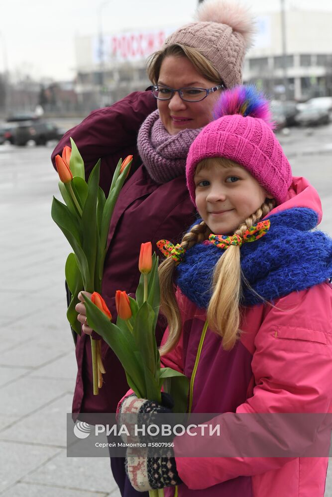 Поздравления женщин с Международным женским днем