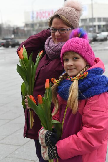 Поздравления женщин с Международным женским днем