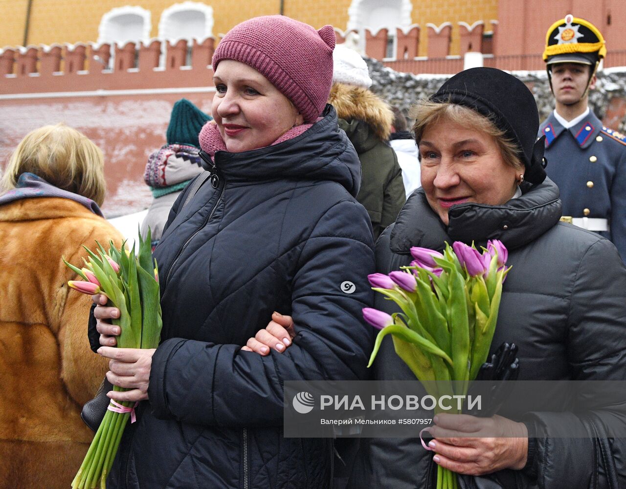 Поздравления женщин с Международным женским днем