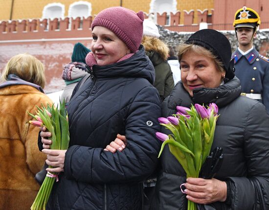 Поздравления женщин с Международным женским днем