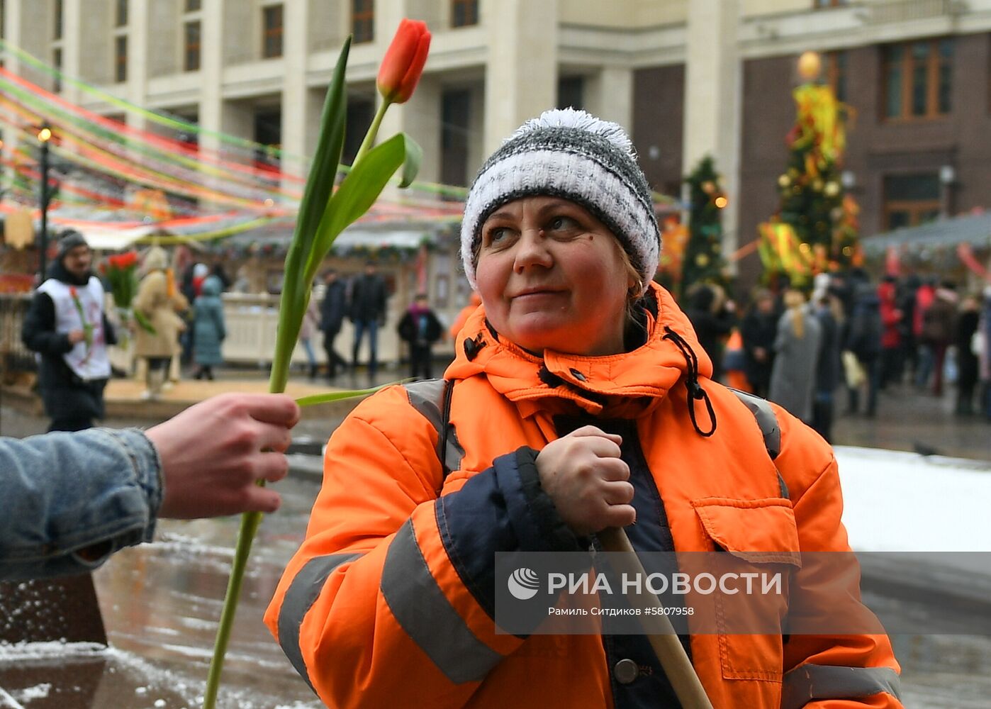 Поздравления женщин с Международным женским днем