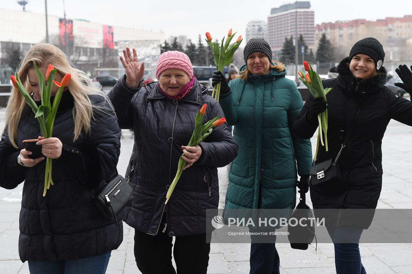 Поздравления женщин с Международным женским днем