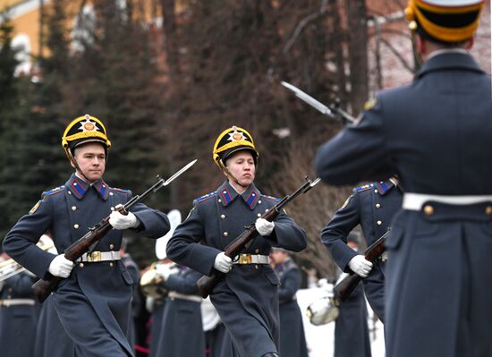 Поздравления женщин с Международным женским днем