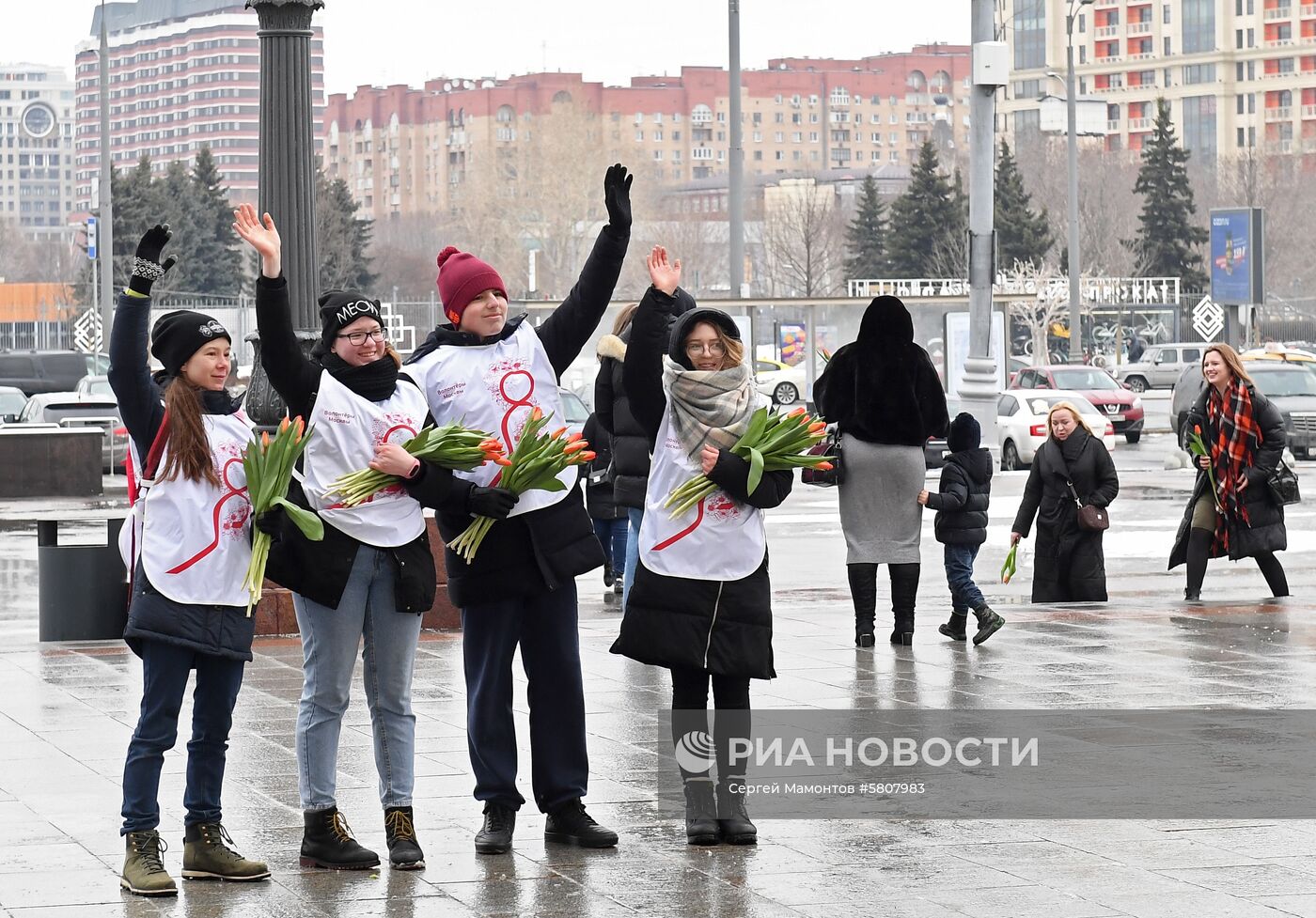 Поздравления женщин с Международным женским днем
