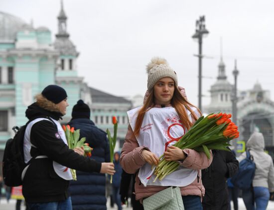 Поздравления женщин с Международным женским днем