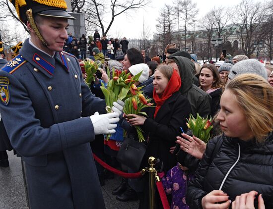 Поздравления женщин с Международным женским днем