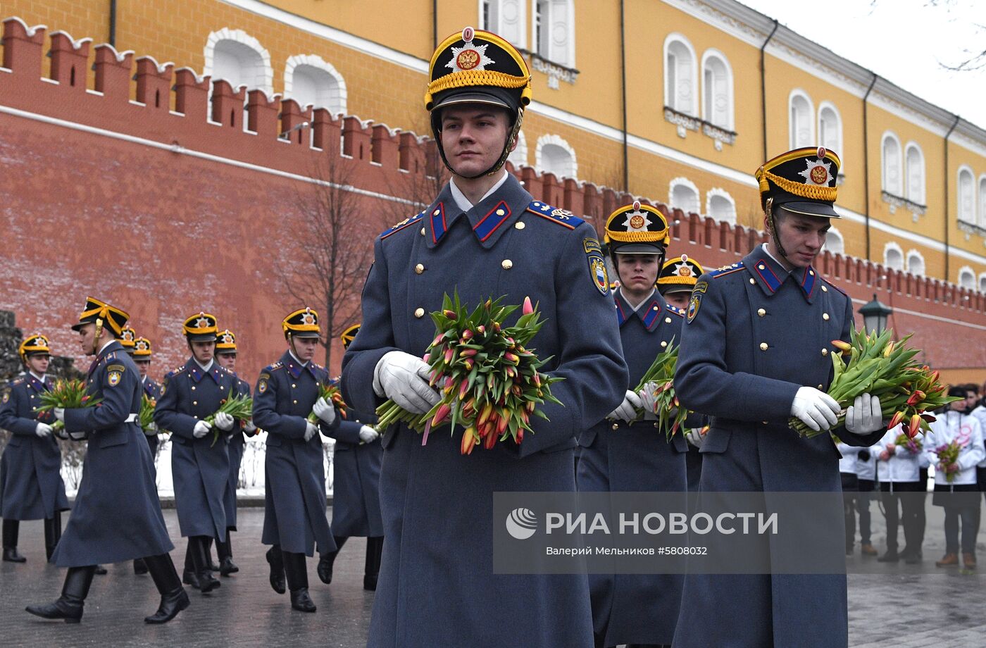 Поздравления женщин с Международным женским днем