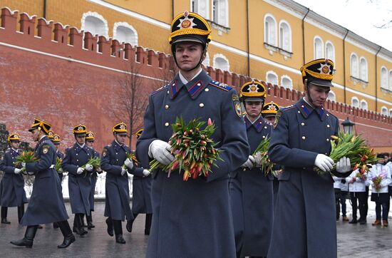 Поздравления женщин с Международным женским днем