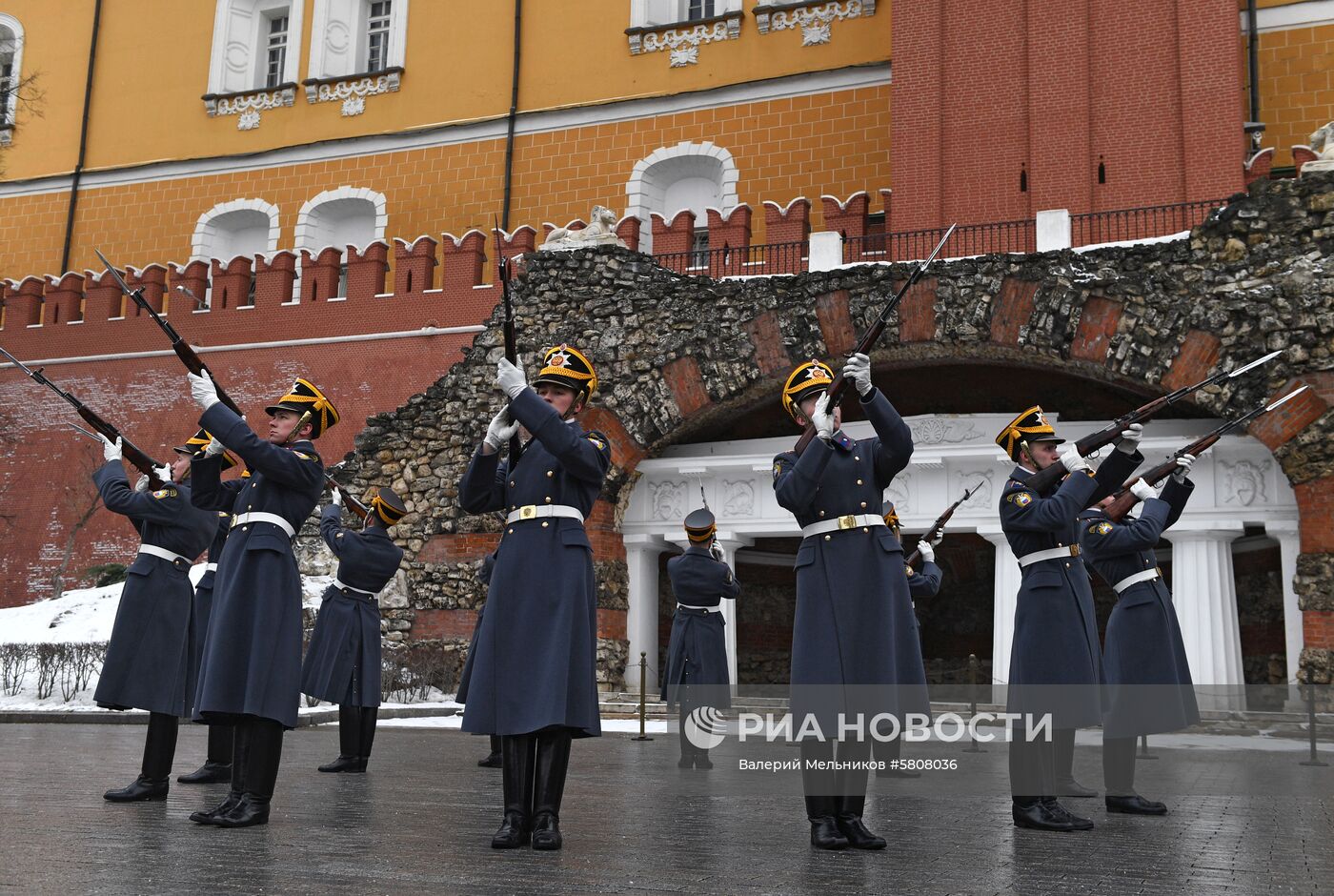 Поздравления женщин с Международным женским днем