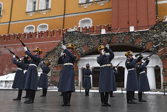 Поздравления женщин с Международным женским днем
