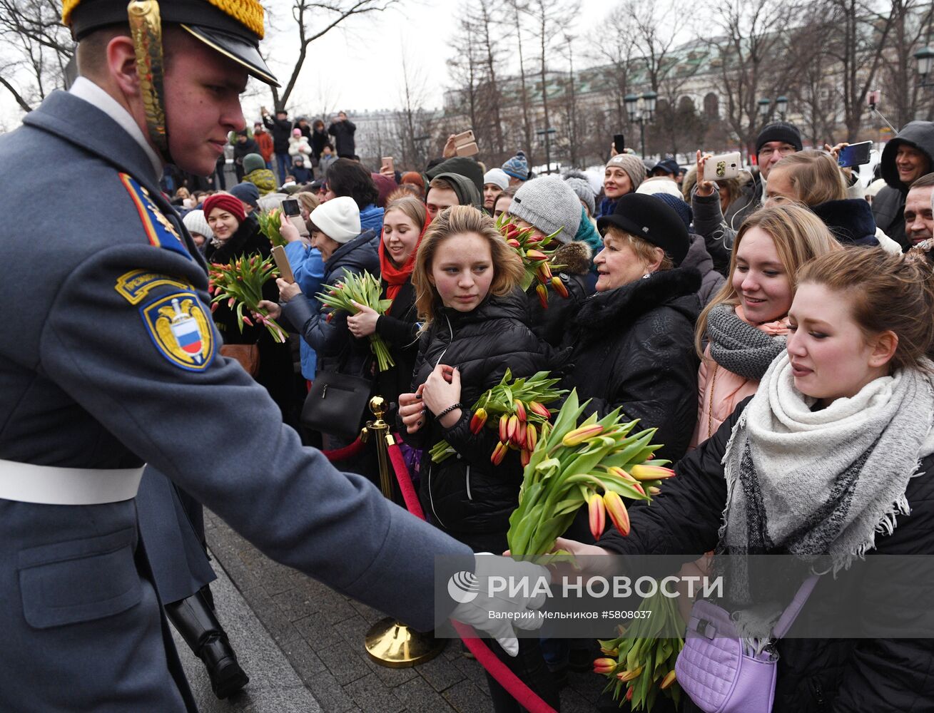 Поздравления женщин с Международным женским днем