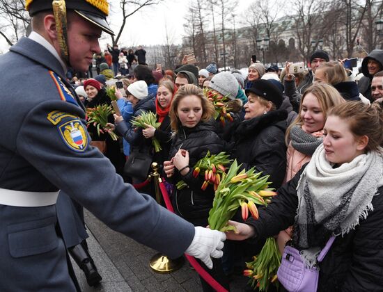 Поздравления женщин с Международным женским днем