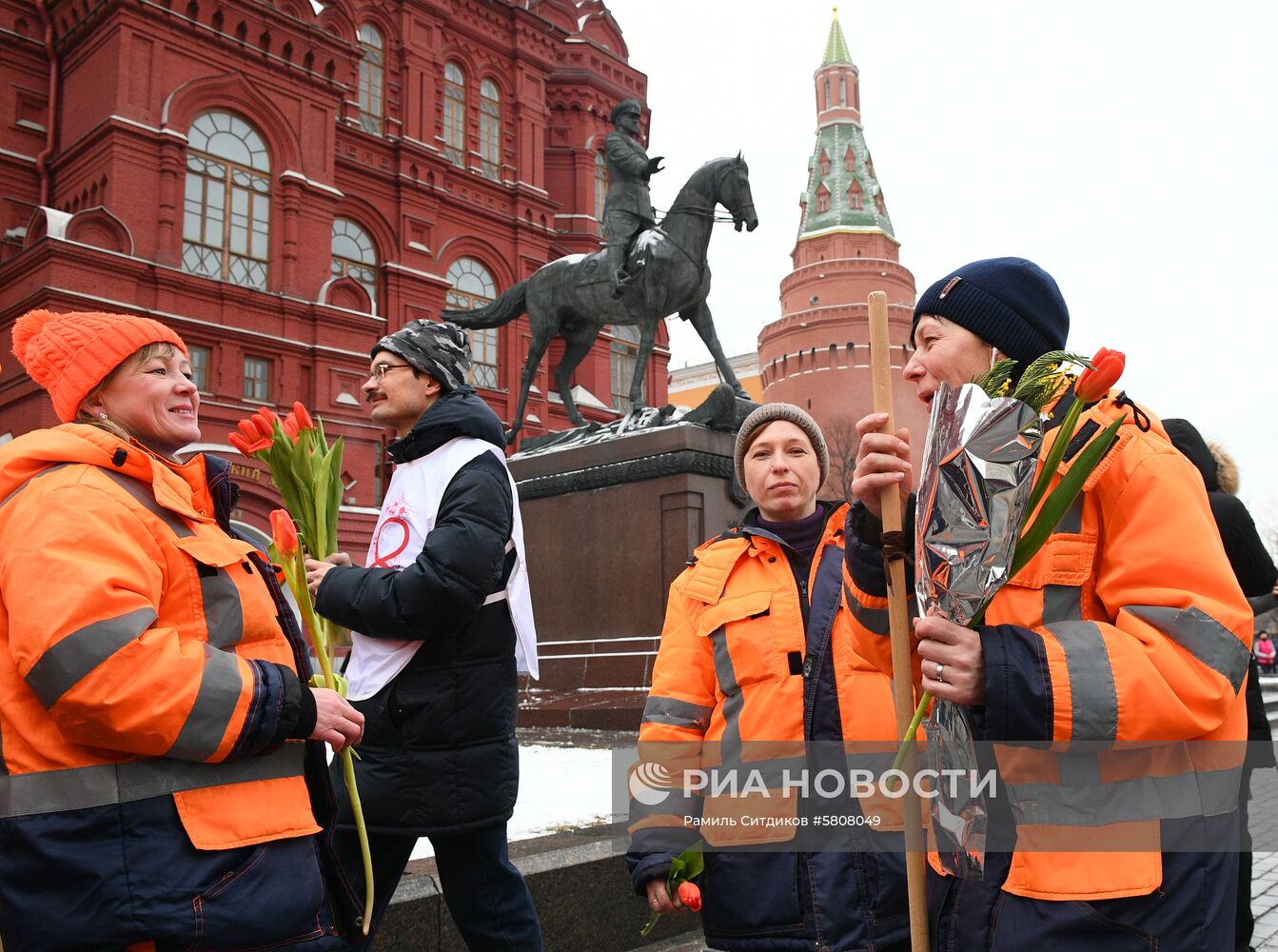 Поздравления женщин с Международным женским днем