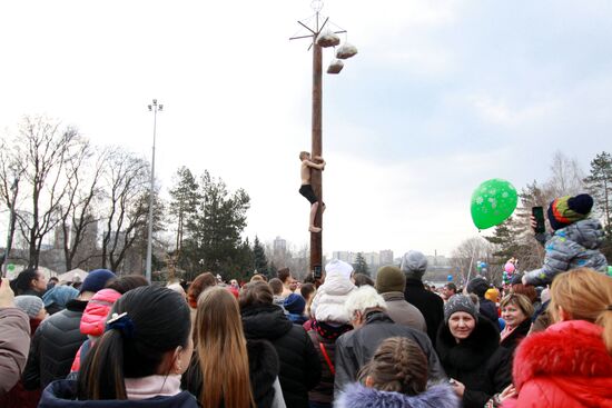 Празднование Масленицы в Донецке