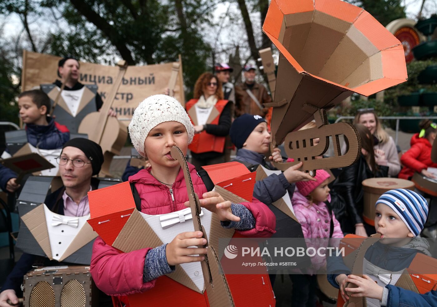 Парад уличных театров в Сочи