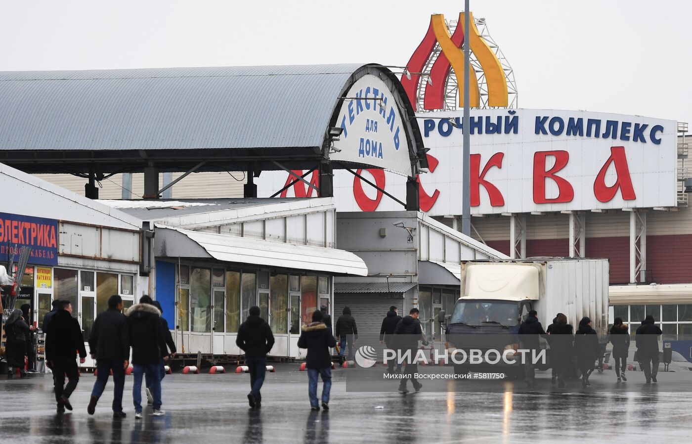 Проверки на московских рынках "Москва" и "Садовод"