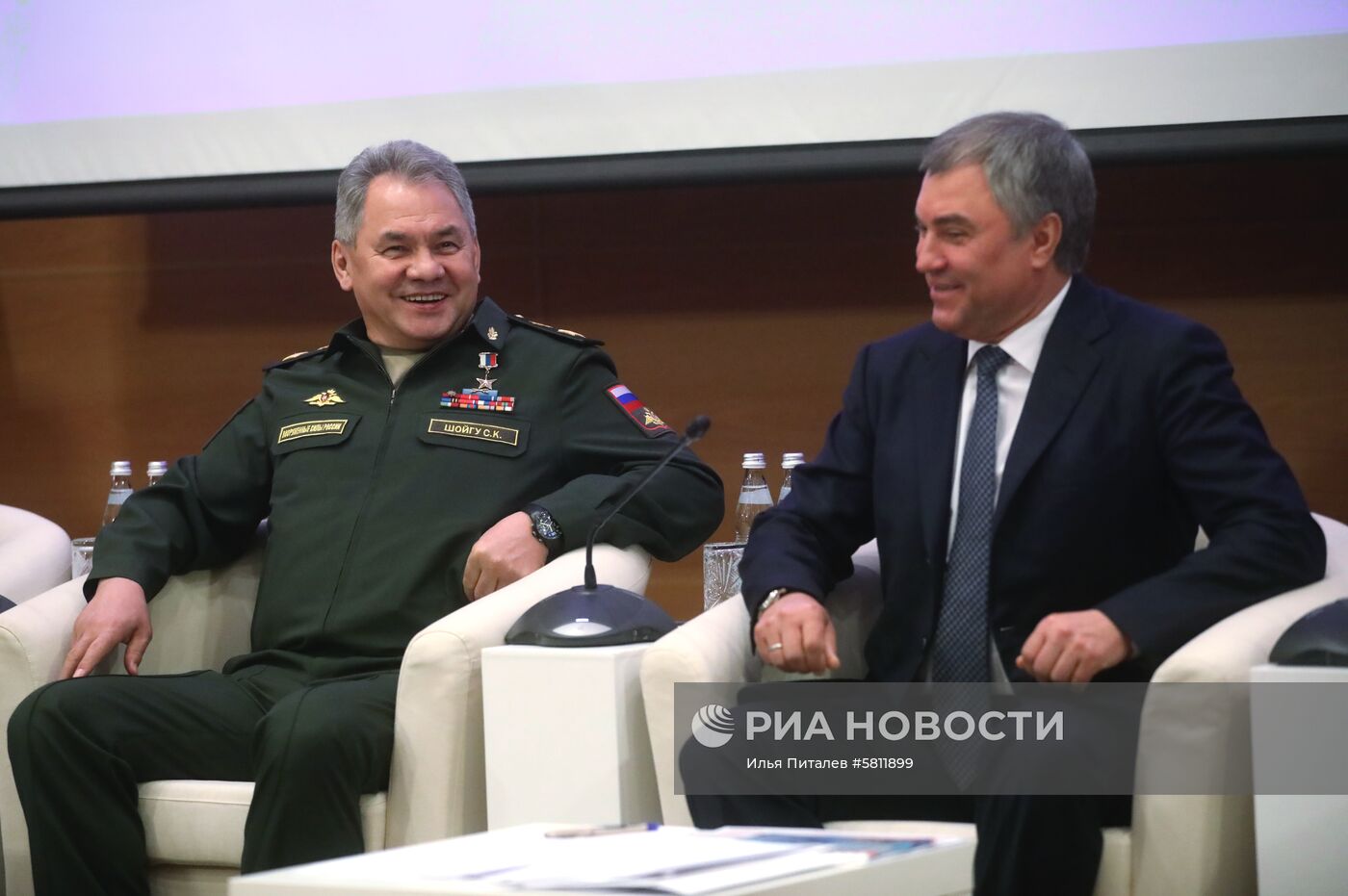 Заседание комитета Госдумы РФ по обороне с участием главы минобороны РФ С. Шойгу 