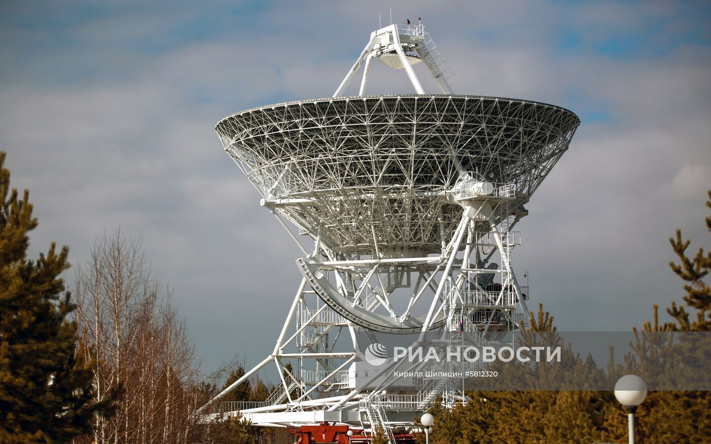 Радиотелескоп РТ-32 радиоастрономической обсерватории 