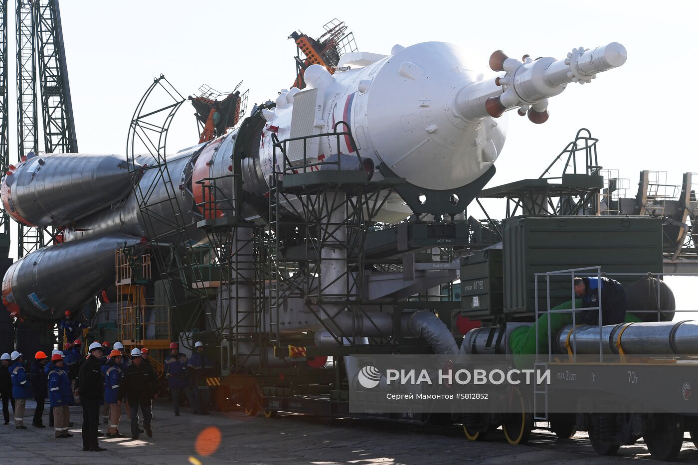 Вывоз РН "Союз-ФГ" на стартовую площадку космодрома "Байконур"